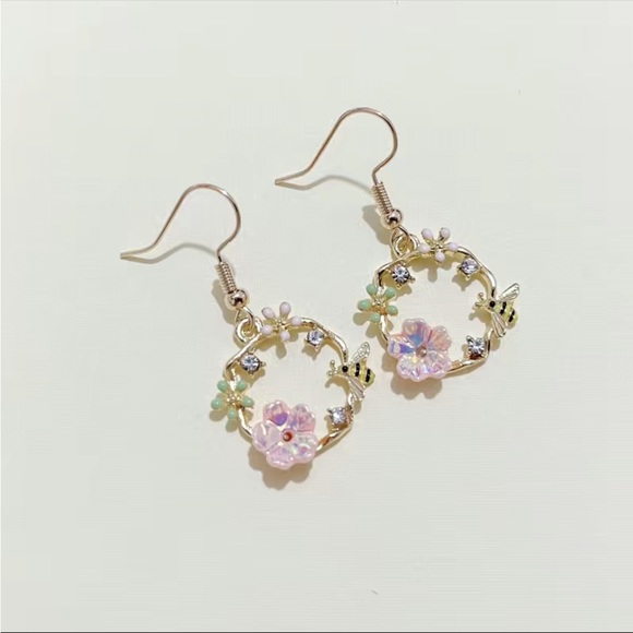 New Flower Bee Round Circle Gold Drop Earrings - Picture 3 of 4